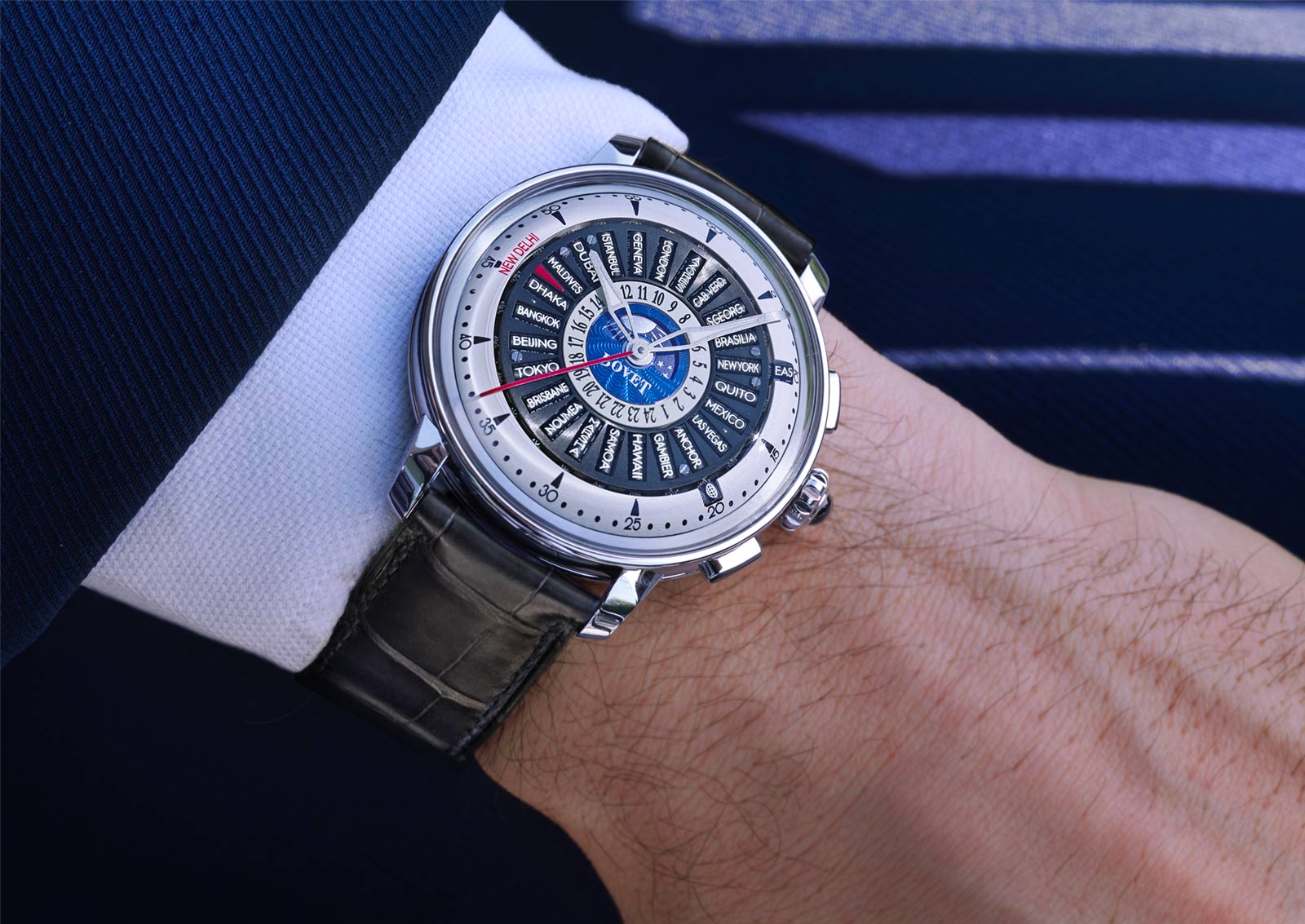 Bovet Récital 30: Hệ thống giờ thế giới dựa trên con lăn để giải quyết thay đổi giờ mùa hè (DST)