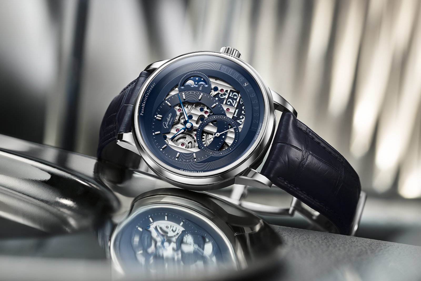 Glashütte Original ra mắt PanoMaticCalendar phiên bản giới hạn “Blue of Dawn”