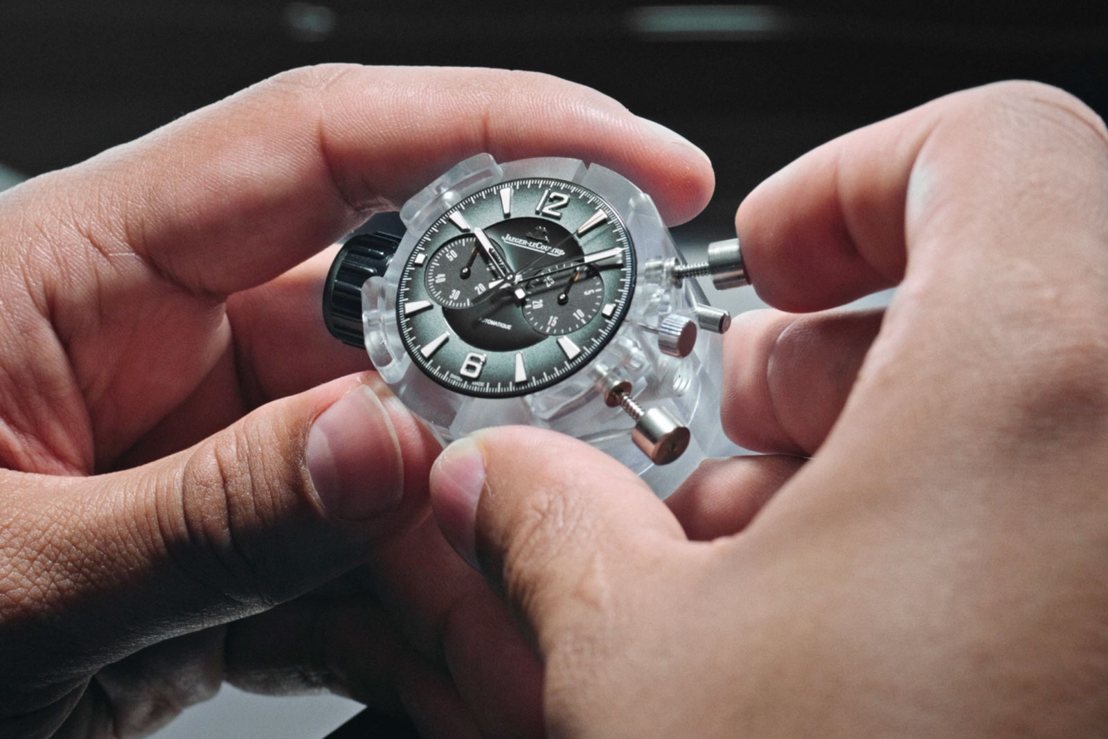 Jaeger-LeCoultre giới thiệu mẫu đồng hồ Polaris Chronograph với mặt số sơn mài màu Xám Đại Dương.