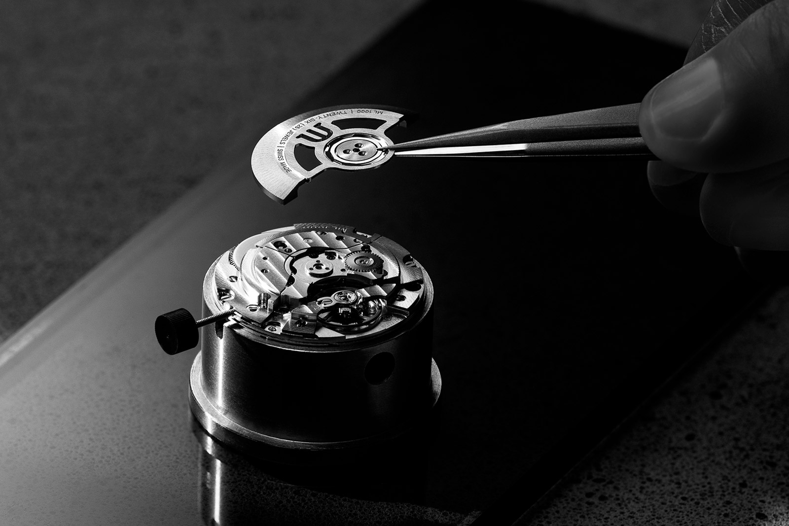 Maurice Lacroix Aikonic: bộ sưu tập đô thị mới với nghệ thuật chế tác sáng tạo