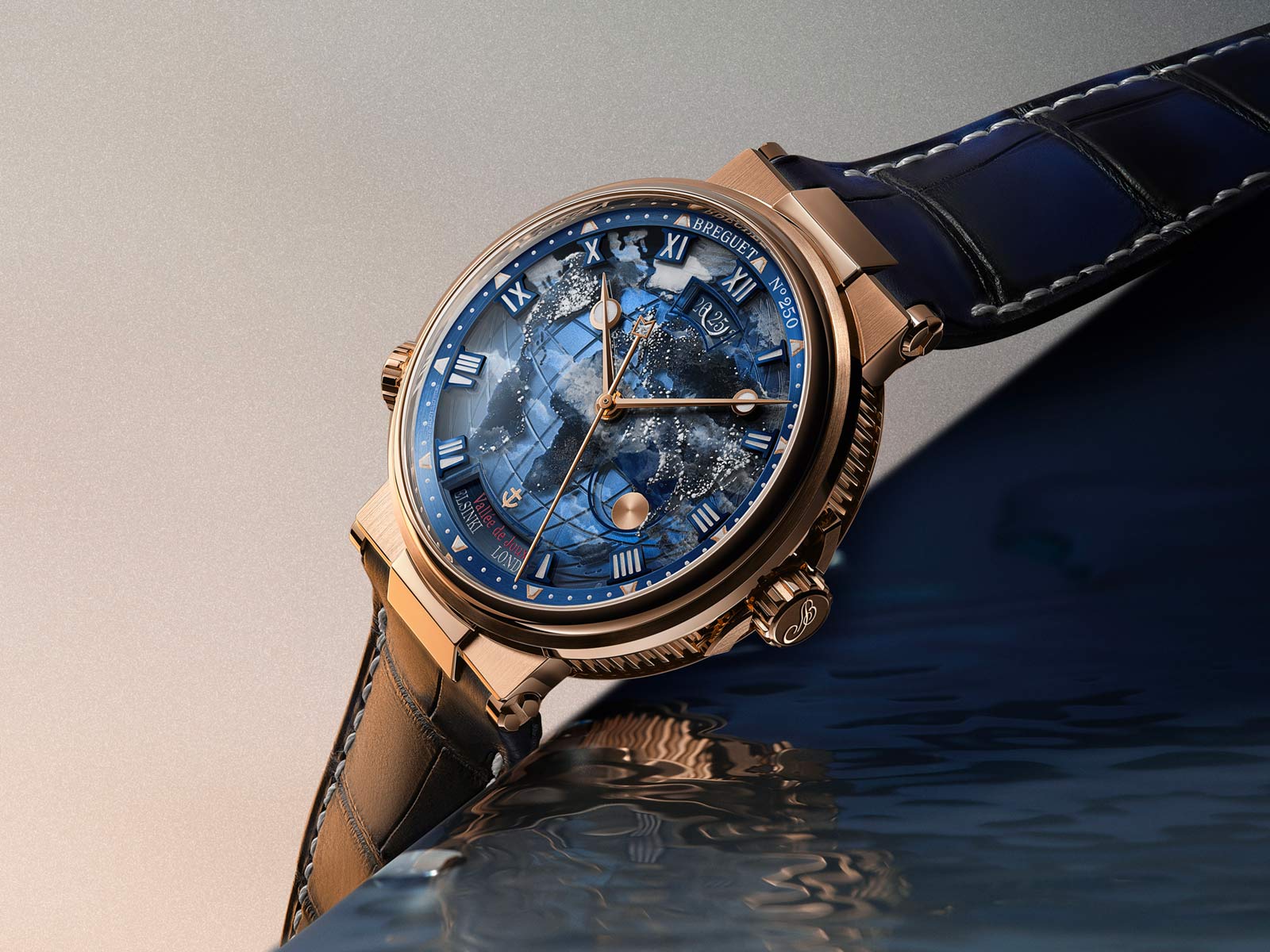 Breguet Marine Hora Mundi 5555 ra mắt với mặt số tráng men phát quang hiển thị giờ kép