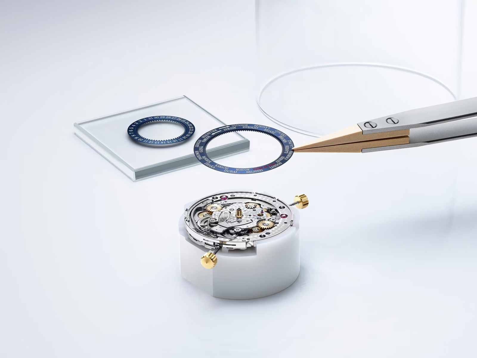 Breguet Marine Hora Mundi 5555 ra mắt với mặt số tráng men phát quang hiển thị giờ kép