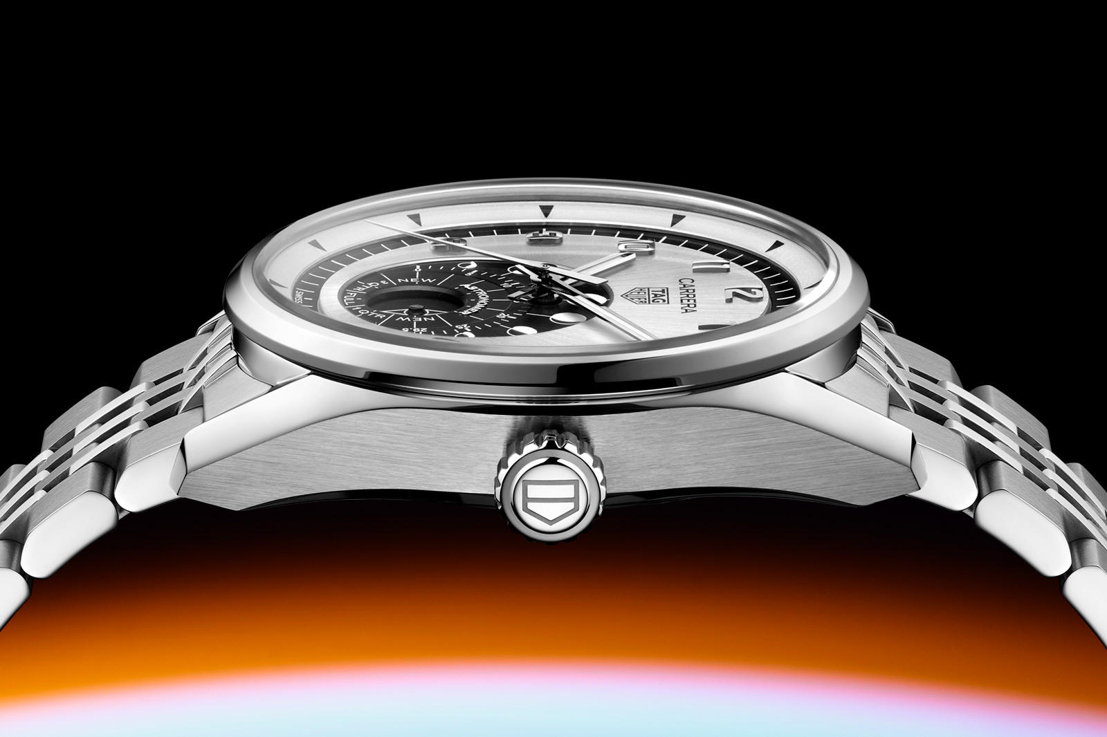 TAG Heuer giới thiệu Carrera Astronomer với màn hình hiển thị chu kỳ mặt trăng được thiết kế lại