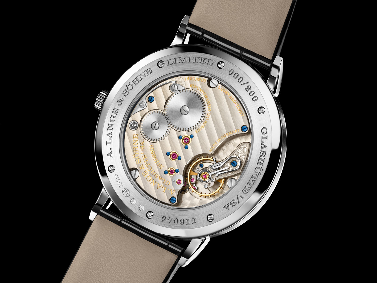 Mặt số onyx đen tỏa sáng trên hai phiên bản giới hạn A. Lange & Söhne Saxonia Thin bằng vàng Honeygold và bạch kim 6 Mặt số onyx đen tỏa sáng trên hai phiên bản giới hạn A. Lange & Söhne Saxonia Thin bằng vàng Honeygold và bạch kim