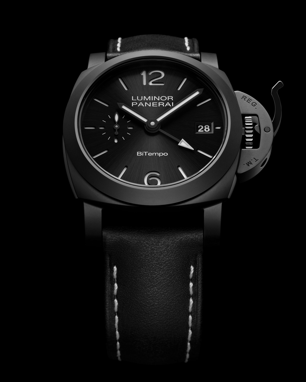 Panerai Luminor GMT Ceramica PAM01460: chiếc Luminor 40 mm đầu tiên bằng gốm đen 2 Panerai Luminor GMT Ceramica PAM01460