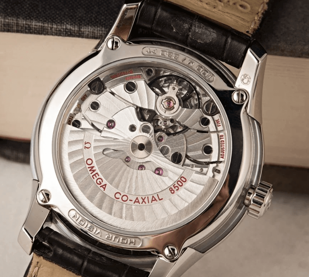 Bộ máy Omega 8500 – Trái tim cơ học khiến thế giới phải “nghiêng mình” 3 Bộ máy Omega 8500