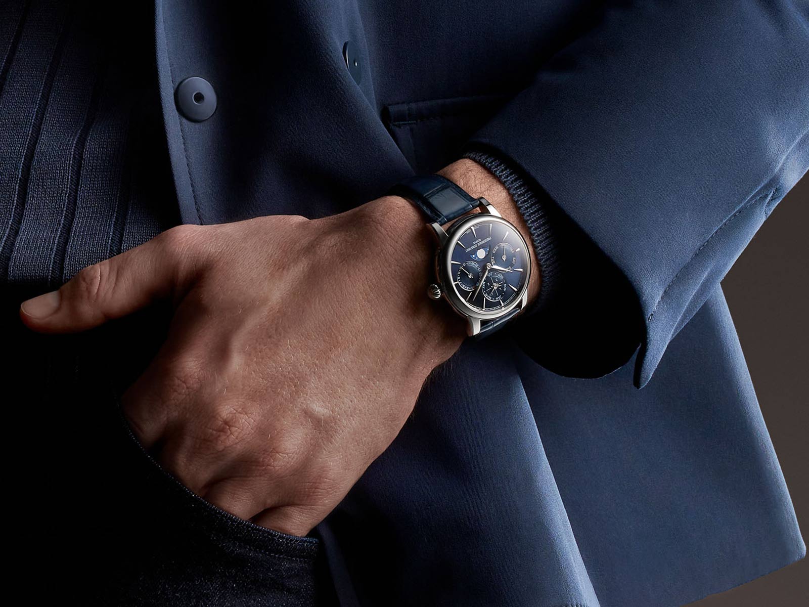 Frederique Constant giới thiệu ba phiên bản Perpetual Calendar Manufacture mới bằng thép và vàng