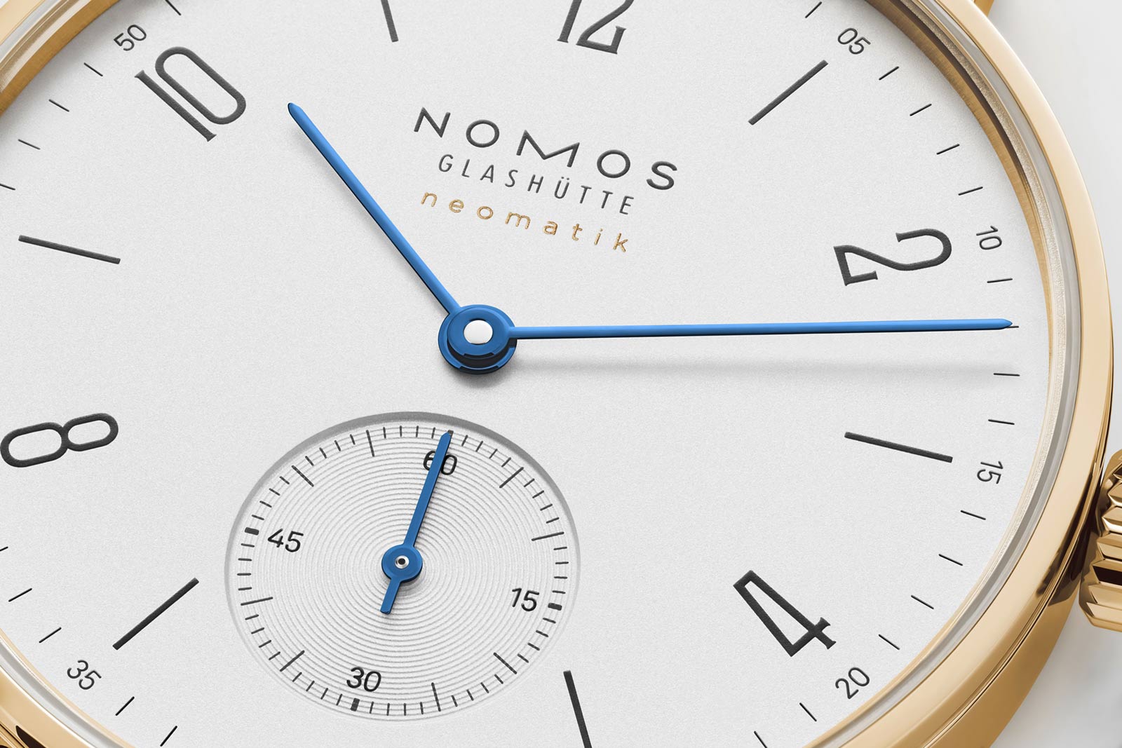 Nomos Glashütte ra mắt ba mẫu Tangente neomatik bằng vàng 18kt