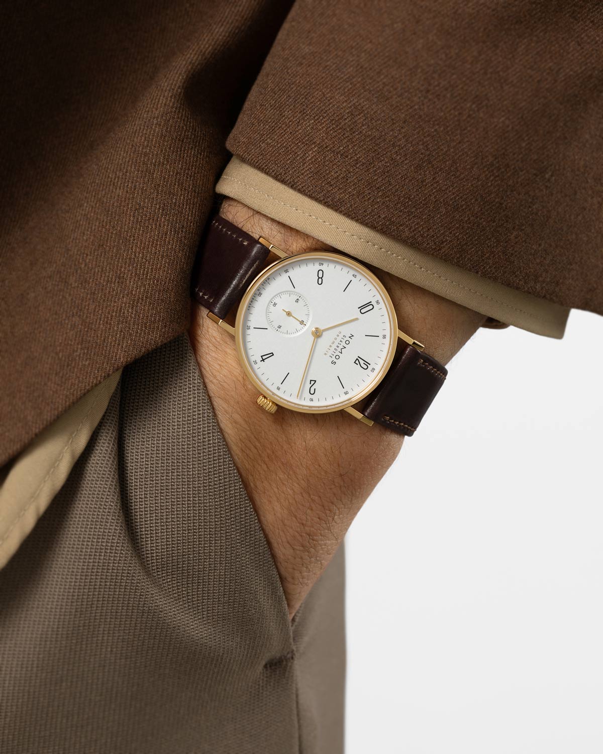 Nomos Glashütte ra mắt ba mẫu Tangente neomatik bằng vàng 18kt