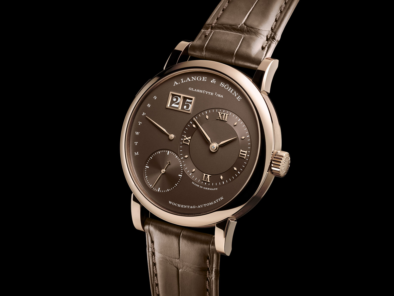 A. Lange & Söhne Lange 1 Daymatic Honeygold: lần đầu xuất hiện với Honeygold, giới hạn 250 chiếc 4 A. Lange & Söhne Lange 1 Daymatic Honeygold: phiên bản vàng mật ong đầu tiên, giới hạn 250 chiếc.