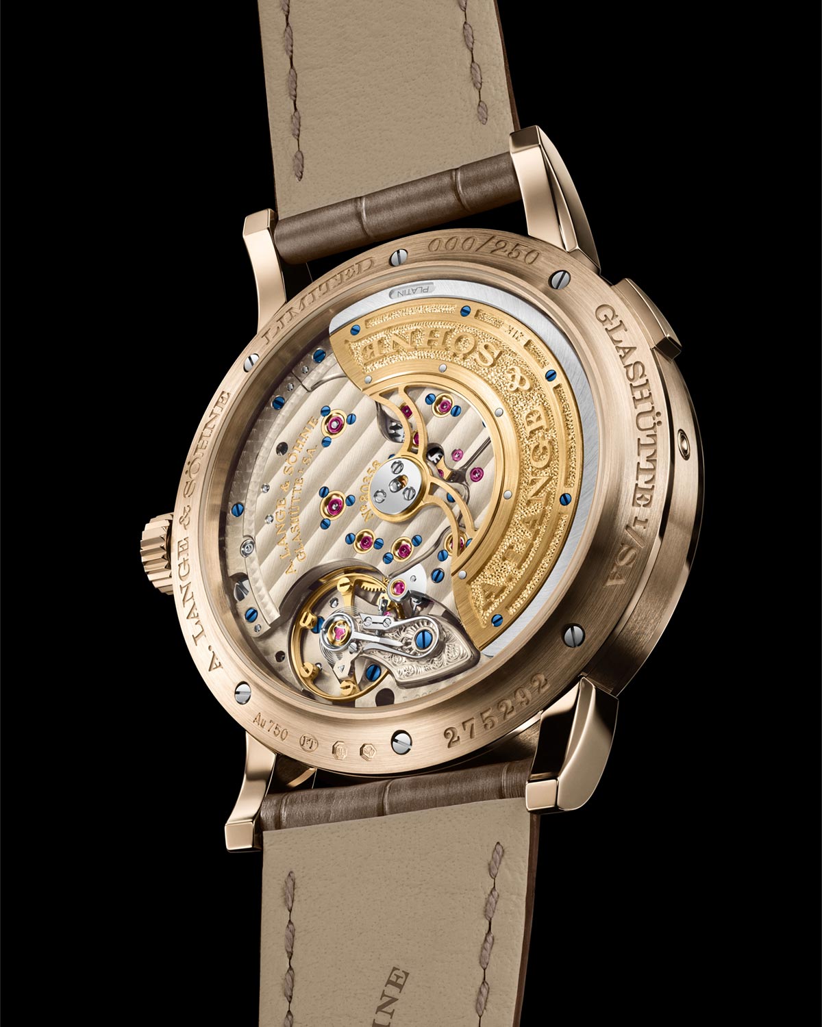 A. Lange & Söhne Lange 1 Daymatic Honeygold: lần đầu xuất hiện với Honeygold, giới hạn 250 chiếc 11 A. Lange & Söhne Lange 1 Daymatic Honeygold: phiên bản vàng mật ong đầu tiên, giới hạn 250 chiếc.