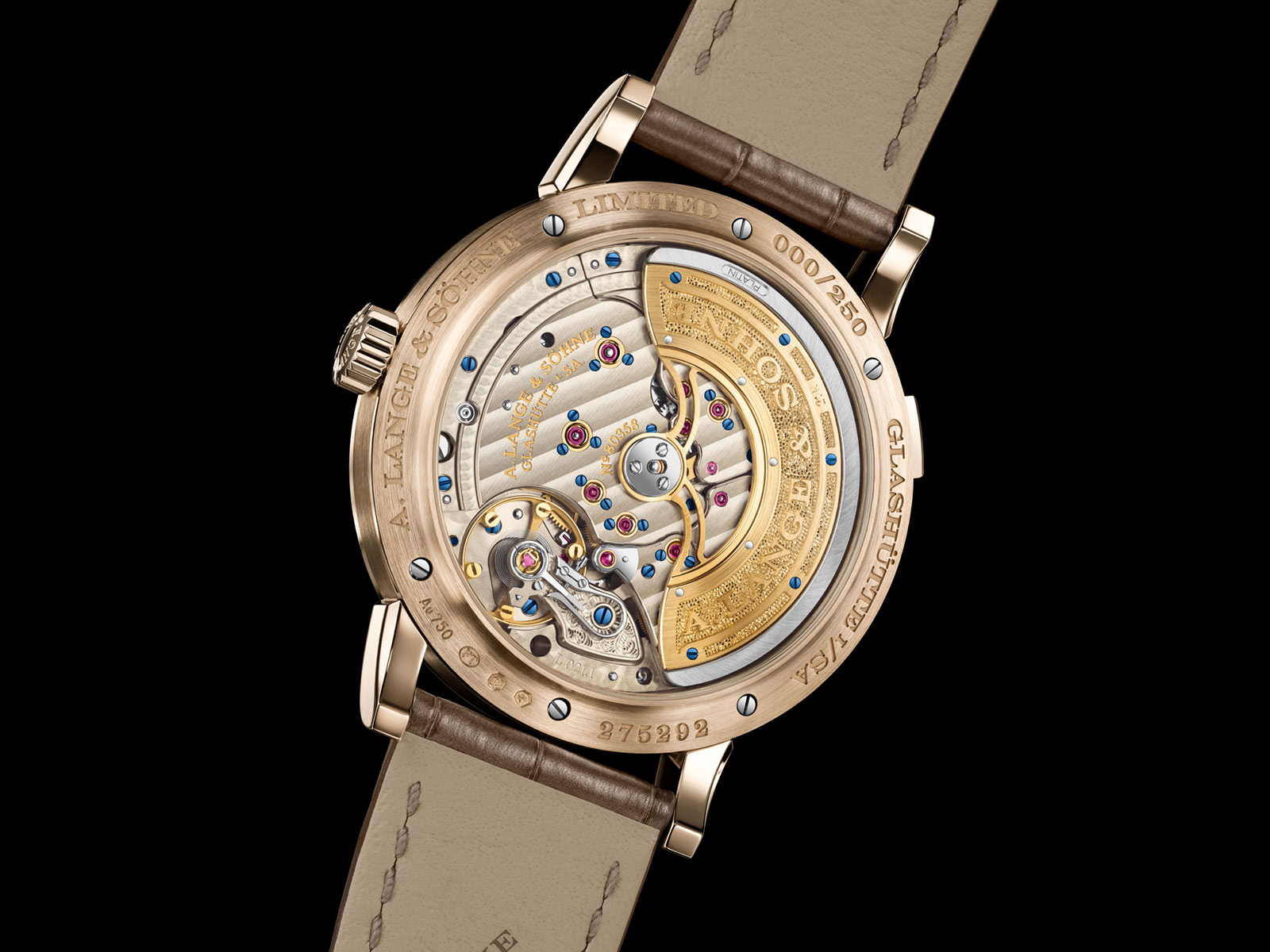 A. Lange & Söhne Lange 1 Daymatic Honeygold: lần đầu xuất hiện với Honeygold, giới hạn 250 chiếc 8 A. Lange & Söhne Lange 1 Daymatic Honeygold: phiên bản vàng mật ong đầu tiên, giới hạn 250 chiếc.