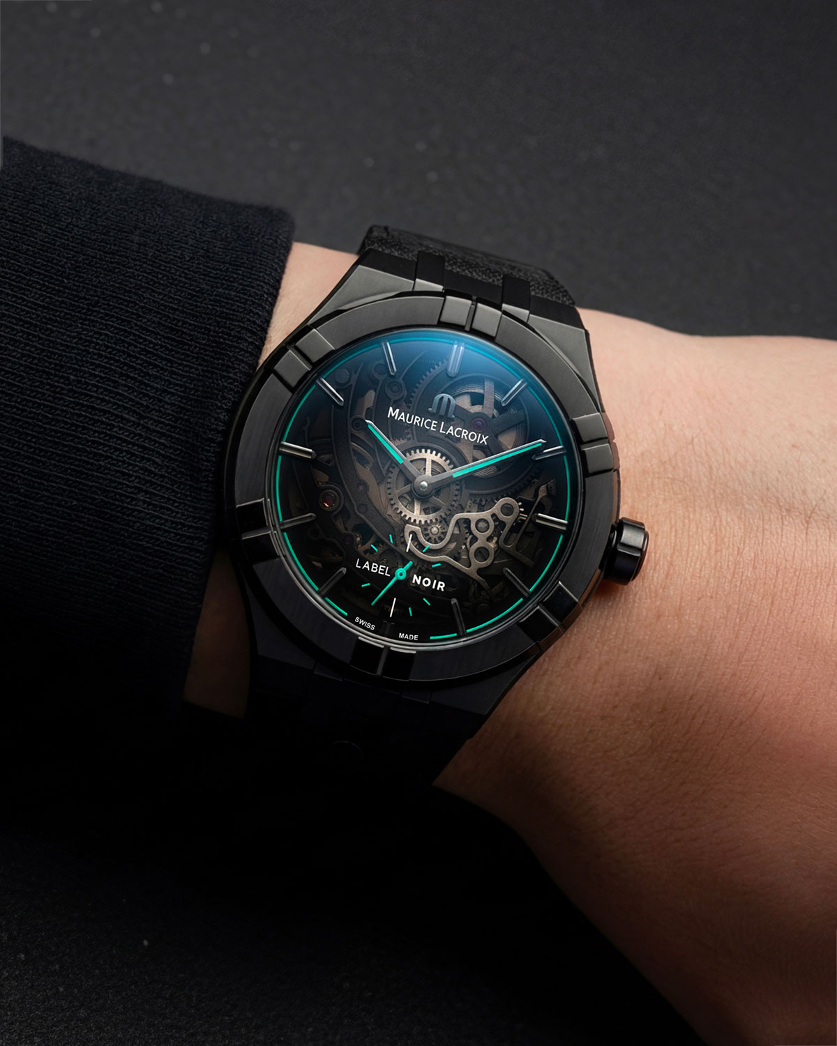 Maurice Lacroix giới thiệu dòng đồng hồ Label Noir Aikon Manufacture Skeleton. 7 Maurice Lacroix giới thiệu dòng đồng hồ Label Noir Aikon Manufacture Skeleton.