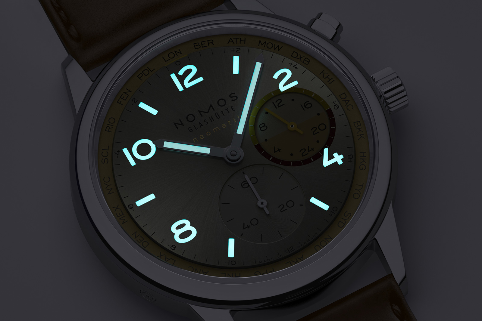 Du hành khắp thế giới cùng Nomos Glashütte: Ra mắt 2 phiên bản giới hạn Club Sport neomatik Worldtimer. 4 Du hành khắp thế giới cùng Nomos Glashütte: Ra mắt 2 phiên bản giới hạn Club Sport neomatik Worldtimer.