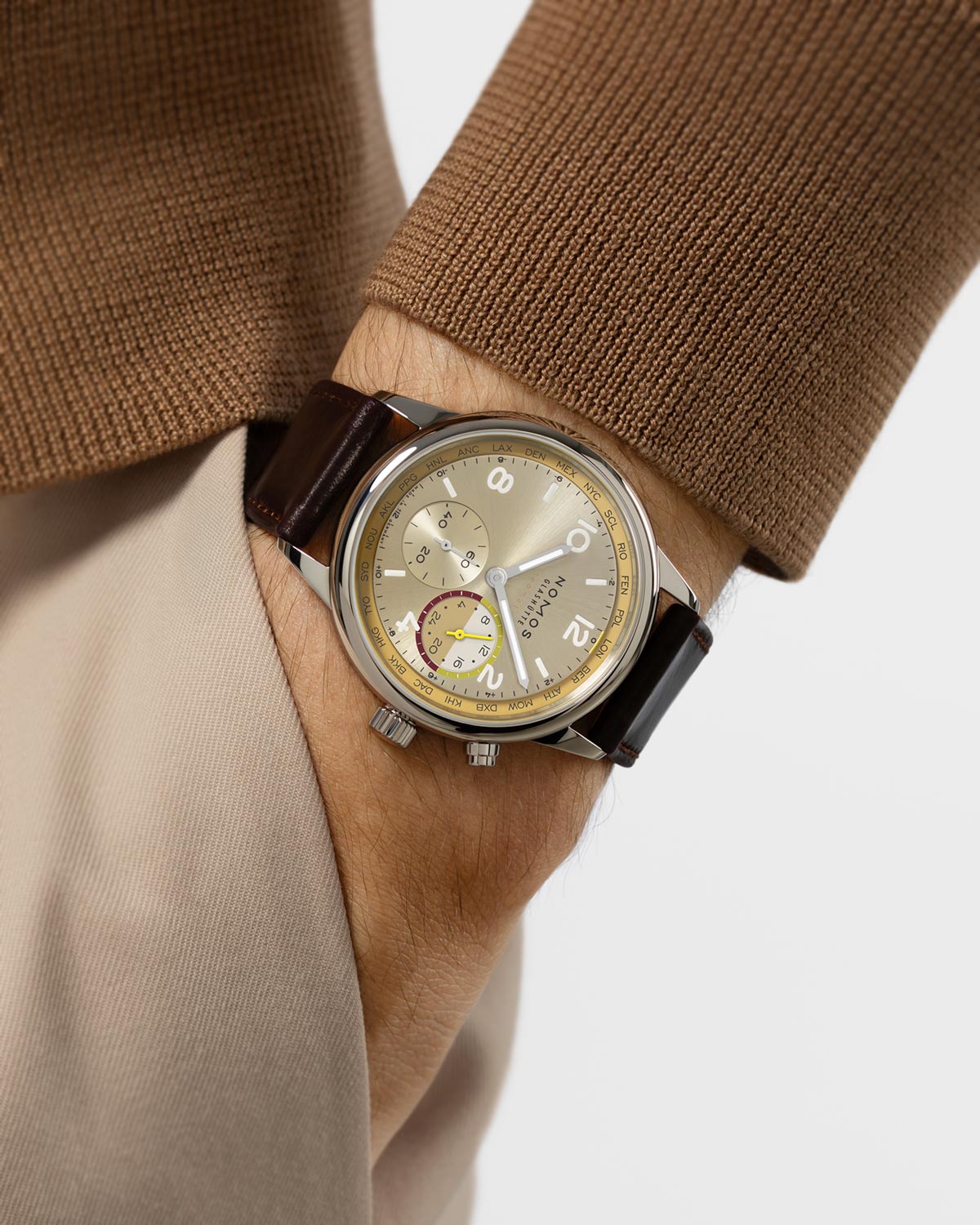 Du hành khắp thế giới cùng Nomos Glashütte: Ra mắt 2 phiên bản giới hạn Club Sport neomatik Worldtimer. 13 Du hành khắp thế giới cùng Nomos Glashütte: Ra mắt 2 phiên bản giới hạn Club Sport neomatik Worldtimer.