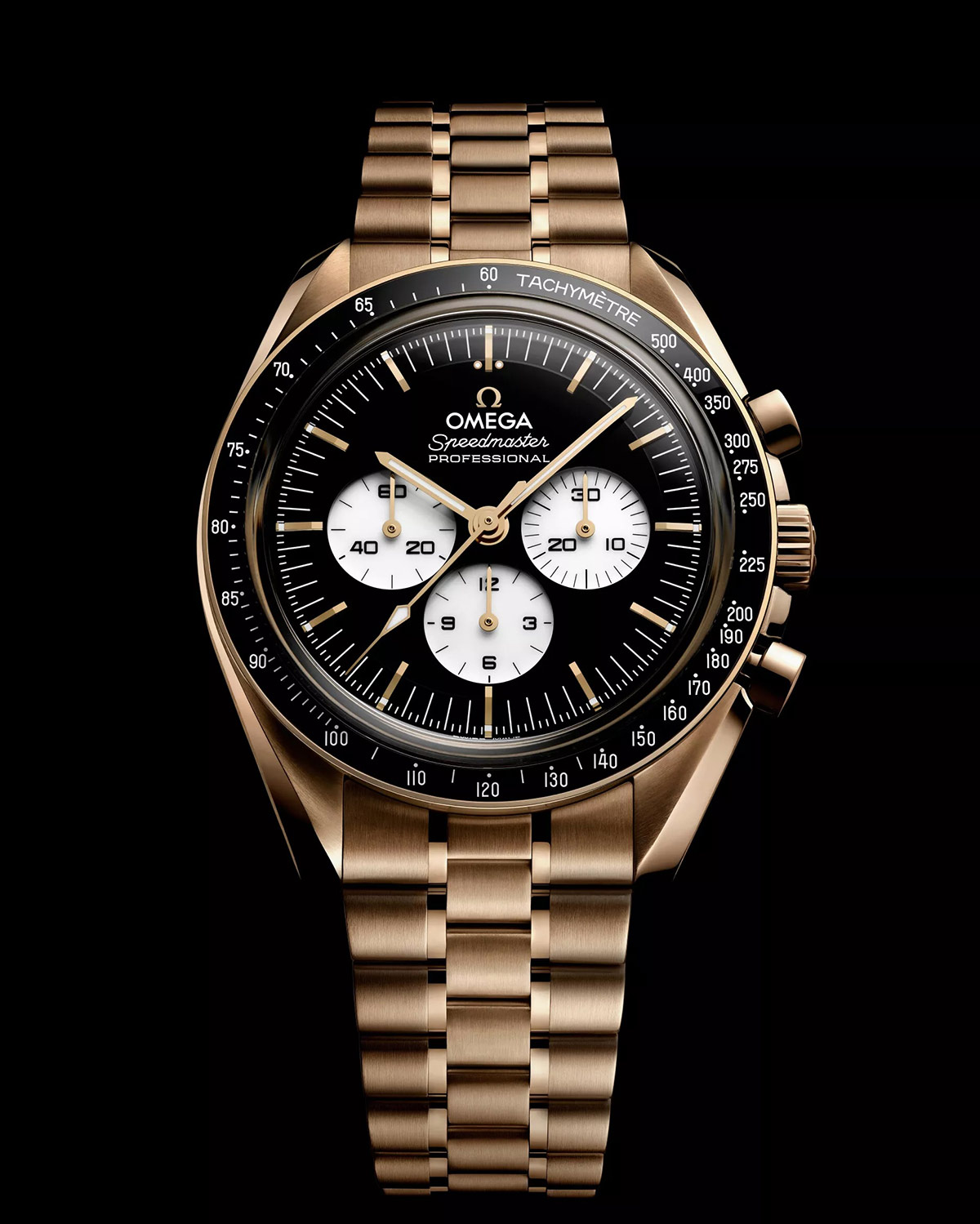 Omega ra mắt mẫu Speedmaster Moonwatch mới với mặt số "Panda" đen trắng. 3 Omega ra mắt mẫu Speedmaster Moonwatch mới với mặt số "Panda" đen trắng.
