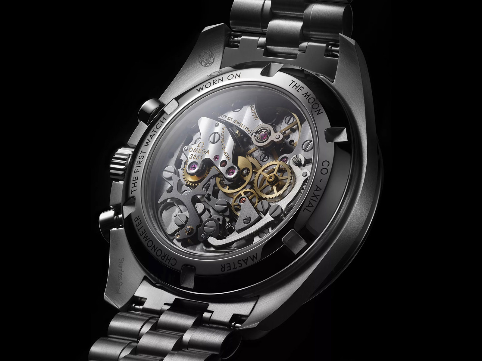 Omega ra mắt mẫu Speedmaster Moonwatch mới với mặt số "Panda" đen trắng. 6 Omega ra mắt mẫu Speedmaster Moonwatch mới với mặt số "Panda" đen trắng.