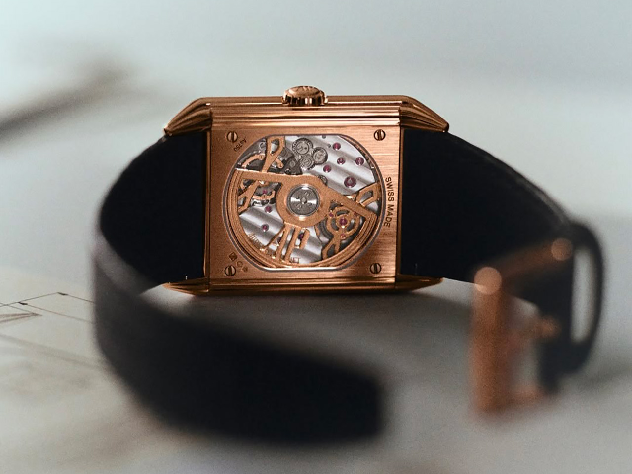 Audemars Piguet ra mắt Neo Frame Jumping Hour 7 Audemars Piguet ra mắt Neo Frame Jumping Hour