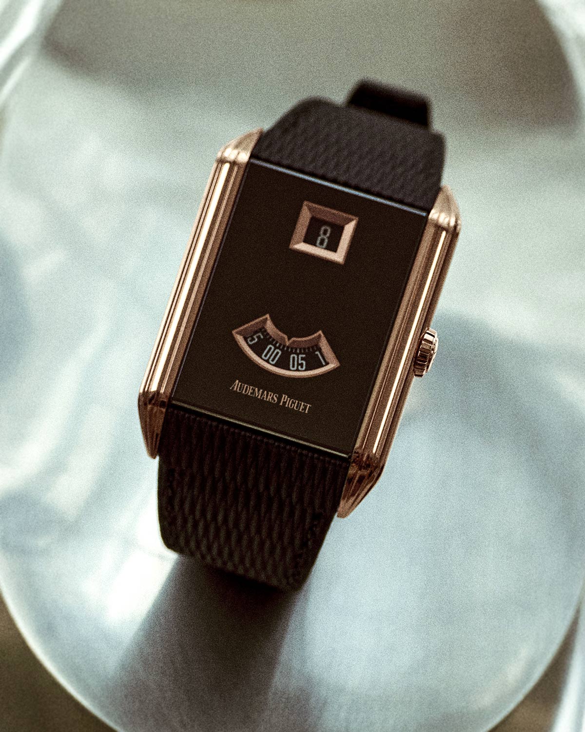 Audemars Piguet ra mắt Neo Frame Jumping Hour 5 Audemars Piguet ra mắt Neo Frame Jumping Hour