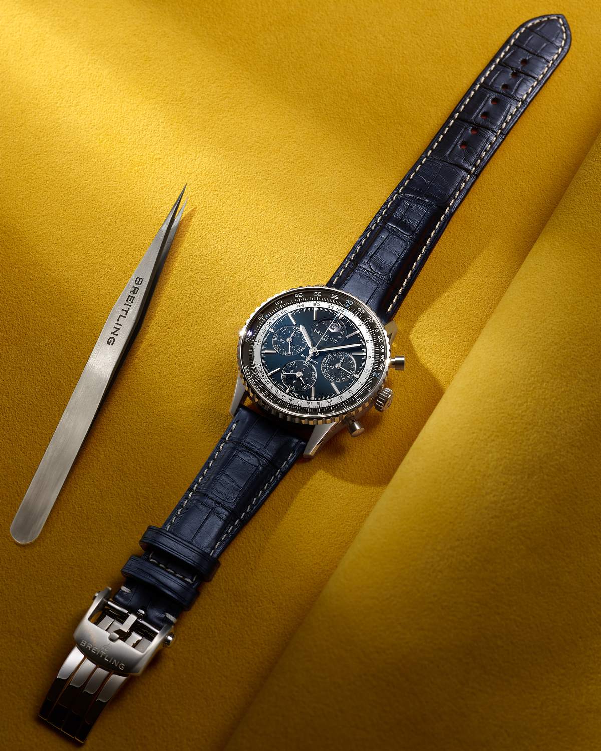 Các phiên bản mới bằng thép và bạch kim cho mẫu Breitling Navitimer B19 Chronograph 43 Perpetual Calendar