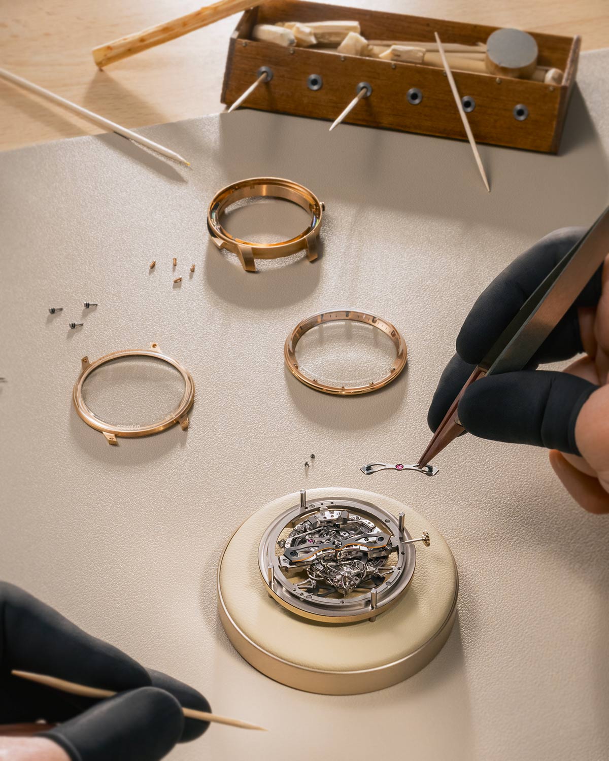 Girard-Perregaux ra mắt mẫu Minute Repeater Flying Bridges mới trang bị bộ máy Calibre GP9530