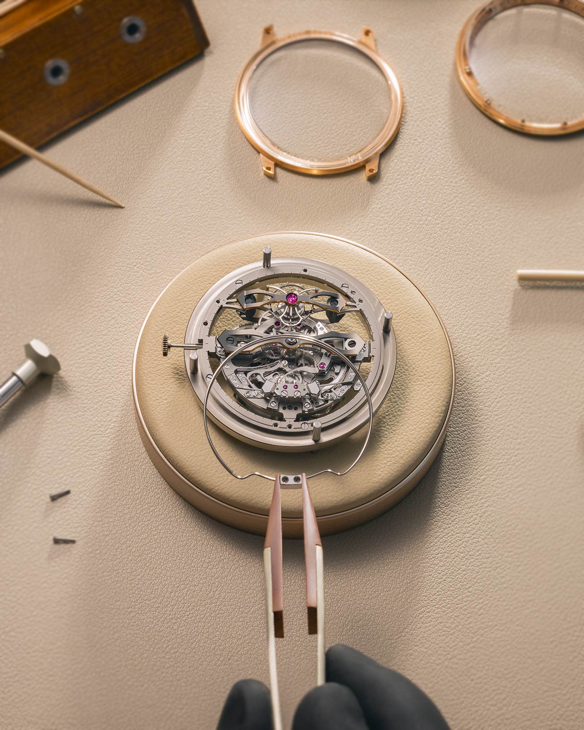 Girard-Perregaux ra mắt mẫu Minute Repeater Flying Bridges mới trang bị bộ máy Calibre GP9530