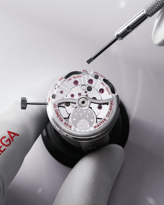Omega giới thiệu Constellation Observatory: chiếc đồng hồ hai kim đầu tiên đạt chứng nhận Master Chronometer
