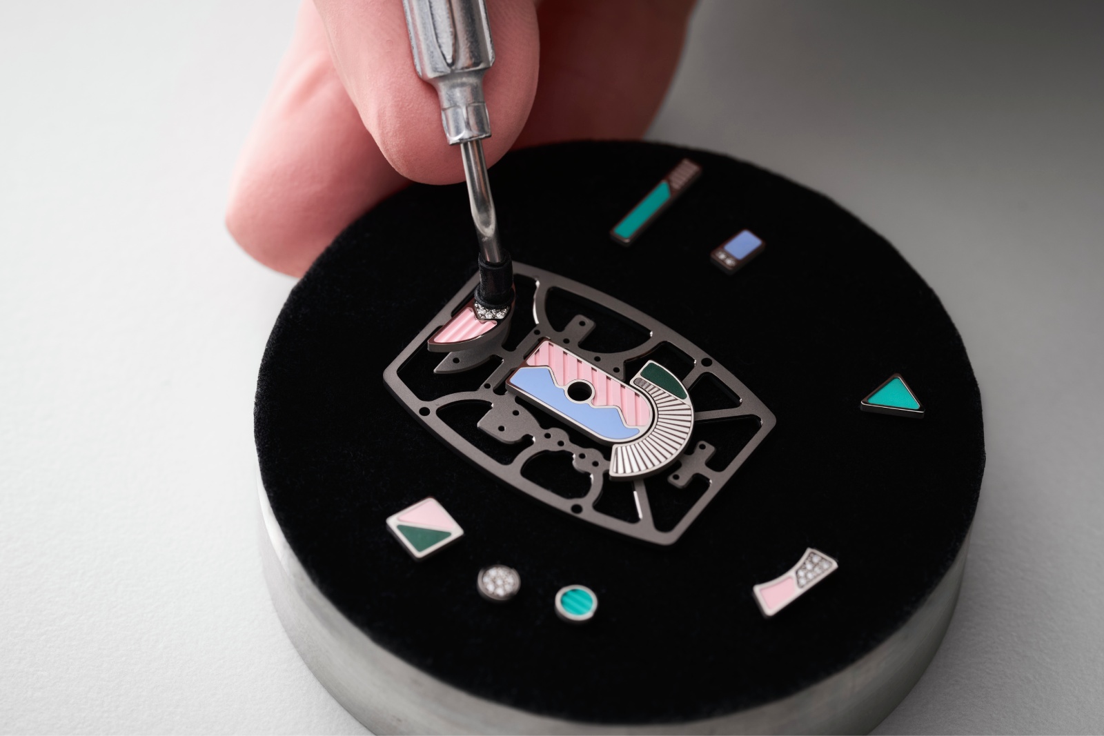 Richard Mille khép lại dòng RM 07-01 Coloured Ceramics bằng các phiên bản đính đá quý 5 Richard Mille khép lại dòng RM 07-01 Coloured Ceramics bằng các phiên bản đính đá quý