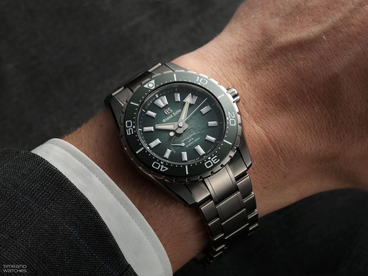 Đồng hồ Grand Seiko Spring Drive U.F.A. Ushio 300 Diver SLGB023 và SLGB025