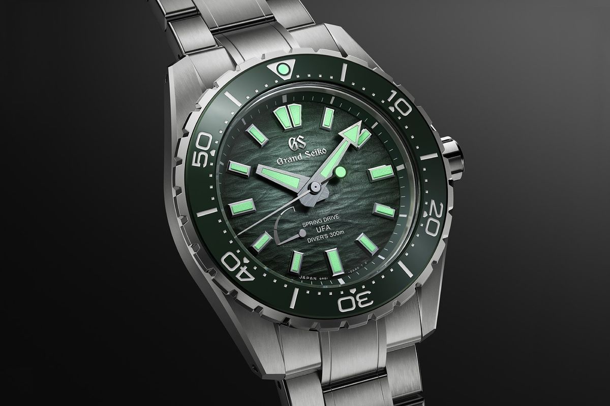 Đồng hồ Grand Seiko Spring Drive U.F.A. Ushio 300 Diver SLGB023 và SLGB025