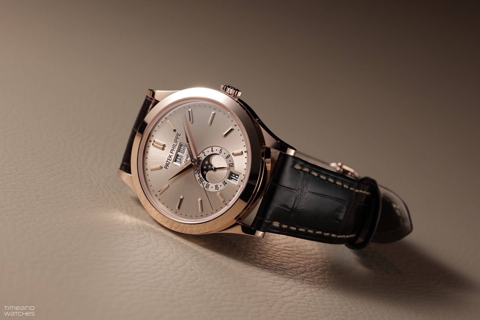 Patek Philippe Ref. 5396R-016 Lịch Thường Niên & Pha Mặt Trăng