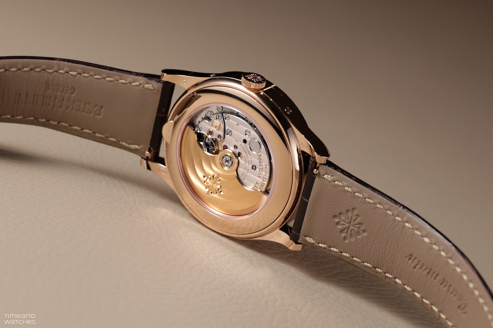 Patek Philippe Ref. 5396R-016 Lịch Thường Niên & Pha Mặt Trăng