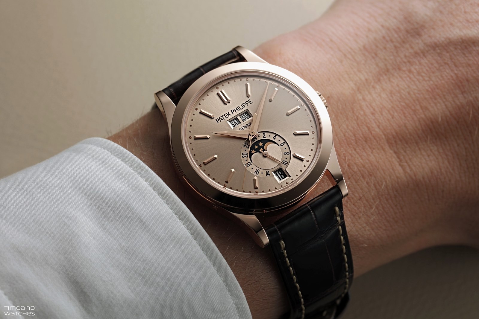 Patek Philippe Ref. 5396R-016 Lịch Thường Niên & Pha Mặt Trăng