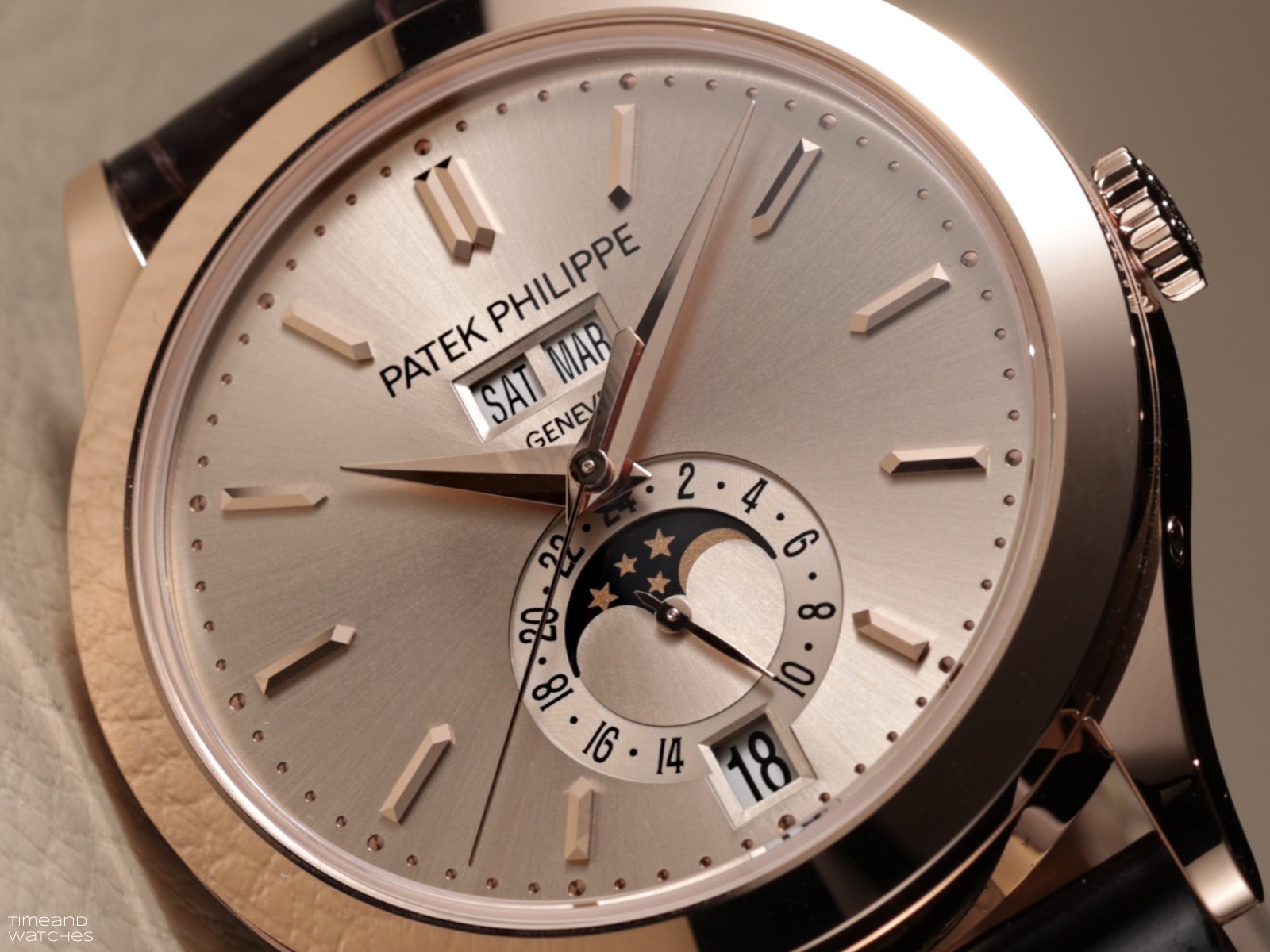 Patek Philippe Ref. 5396R-016 Lịch Thường Niên & Pha Mặt Trăng