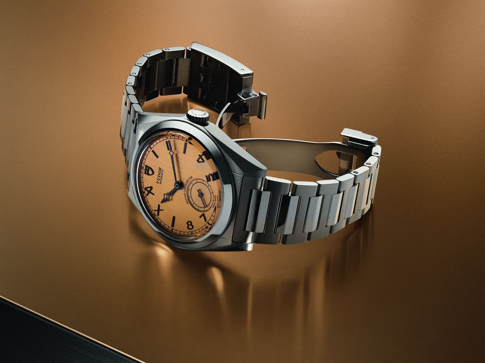 Tudor Monarch mới: vỏ đa giác, mặt số La Mã–Ả Rập. 3 Tudor Monarch 005