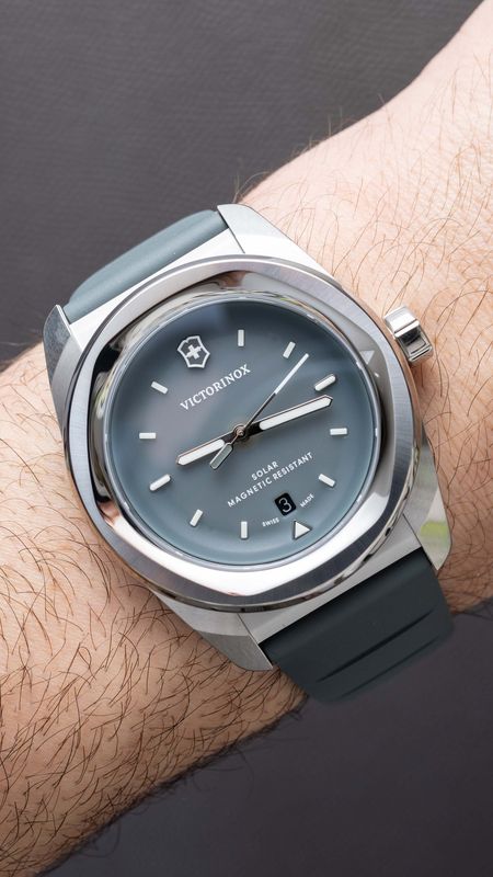Trên tay đồng hồ Victorinox Concept One – Automatic hoặc Solar Quartz