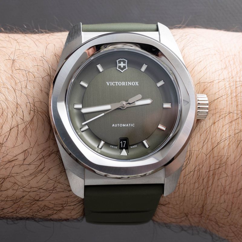 Trên tay đồng hồ Victorinox Concept One – Automatic hoặc Solar Quartz
