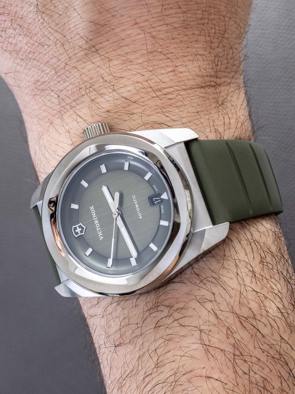 Trên tay đồng hồ Victorinox Concept One – Automatic hoặc Solar Quartz