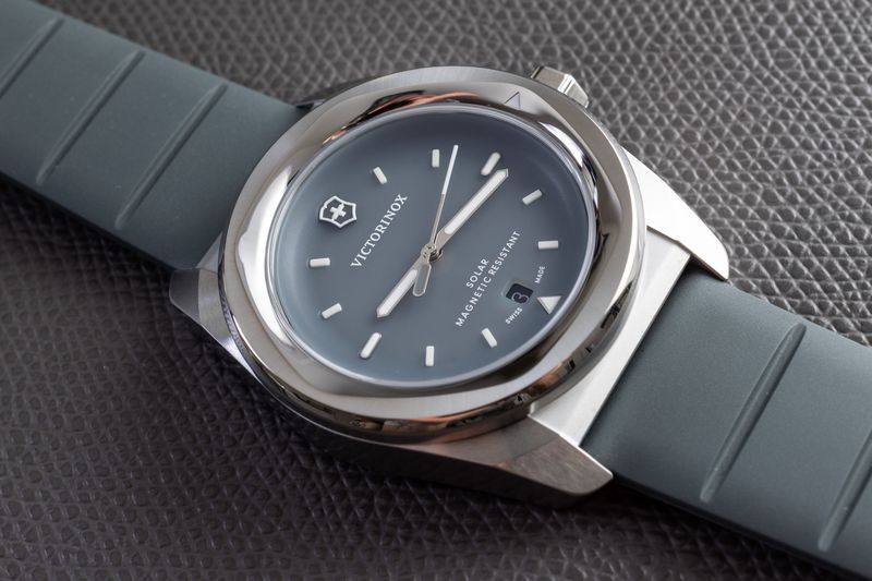 Trên tay đồng hồ Victorinox Concept One – Automatic hoặc Solar Quartz