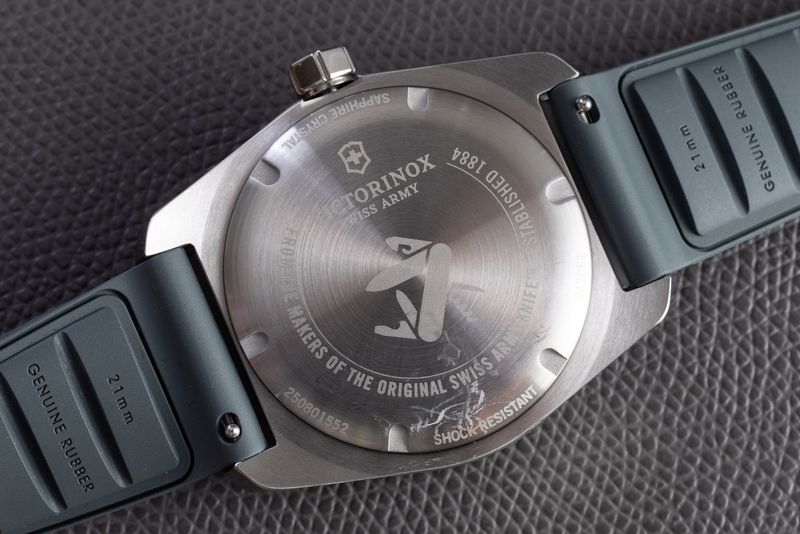 Trên tay đồng hồ Victorinox Concept One – Automatic hoặc Solar Quartz