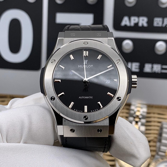 Mua đồng hồ Hublot chính hãng ở đâu
