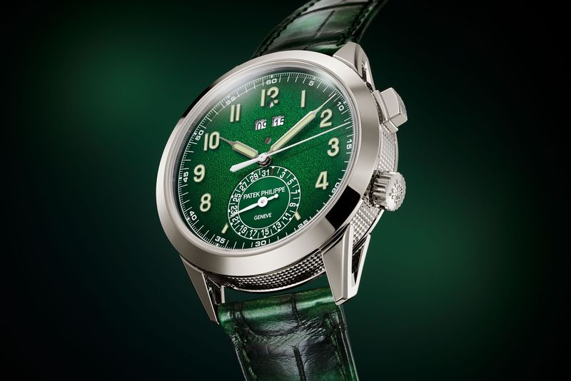 Patek Philippe Calatrava Alarm Ref. 5322G với chức năng báo thức 24 giờ sử dụng gong truyền thống