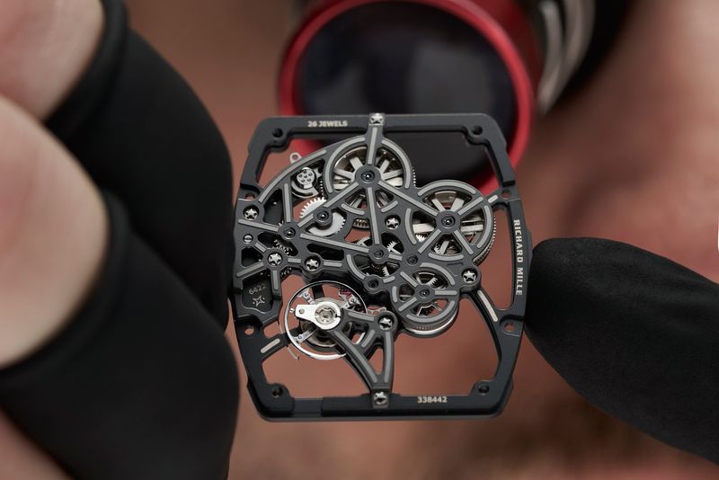 Đồng hồ Richard Mille RM 55-01 lên dây cót thủ công với bộ máy siêu nhẹ RMUL4 mới.