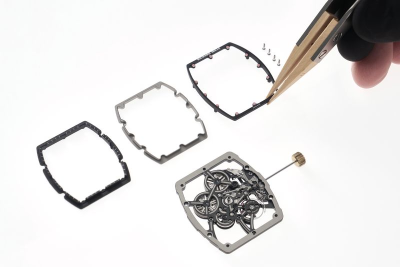 Đồng hồ Richard Mille RM 55-01 lên dây cót thủ công với bộ máy siêu nhẹ RMUL4 mới.