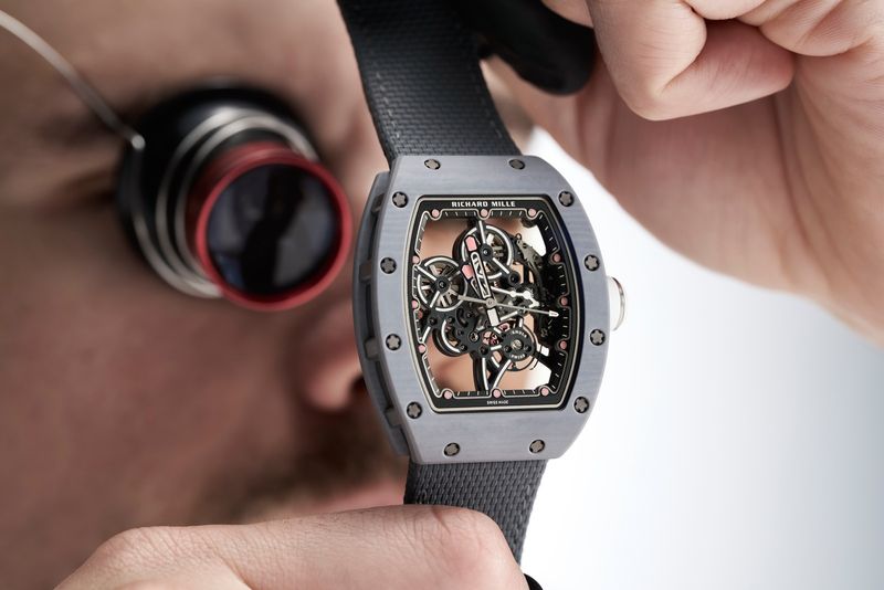 Đồng hồ Richard Mille RM 55-01 lên dây cót thủ công với bộ máy siêu nhẹ RMUL4 mới.