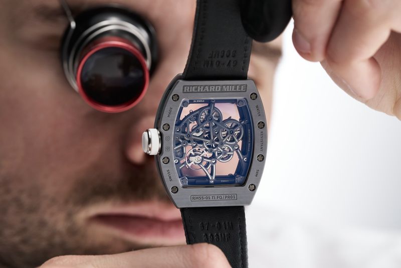 Đồng hồ Richard Mille RM 55-01 lên dây cót thủ công với bộ máy siêu nhẹ RMUL4 mới.