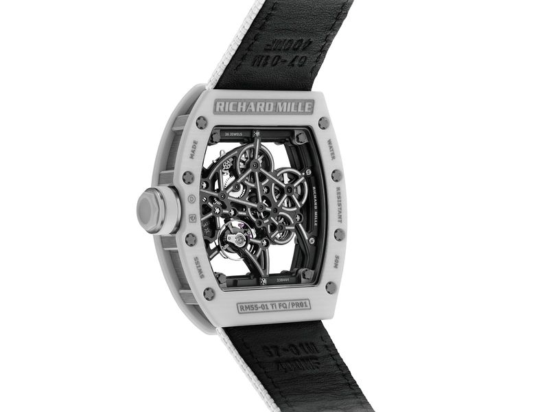 Đồng hồ Richard Mille RM 55-01 lên dây cót thủ công với bộ máy siêu nhẹ RMUL4 mới.