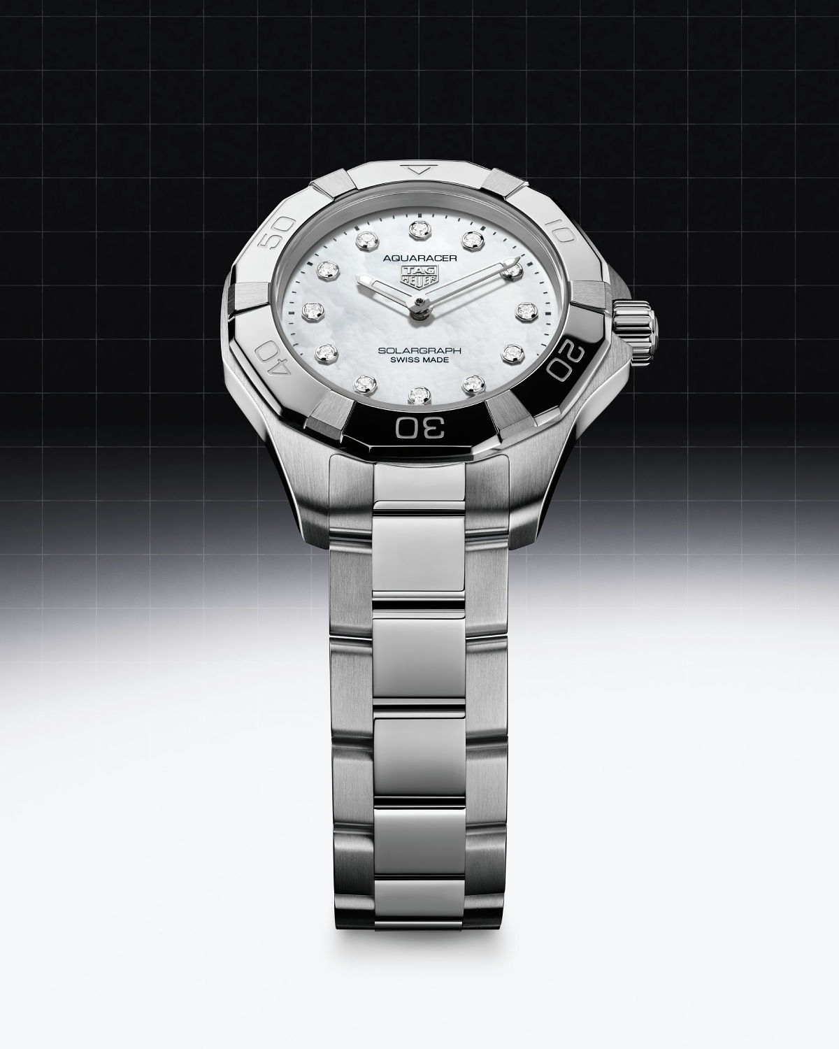 TAG Heuer mở rộng dòng Aquaracer Solargraph với các mẫu mới 40 mm và 28 mm cho năm 2026.