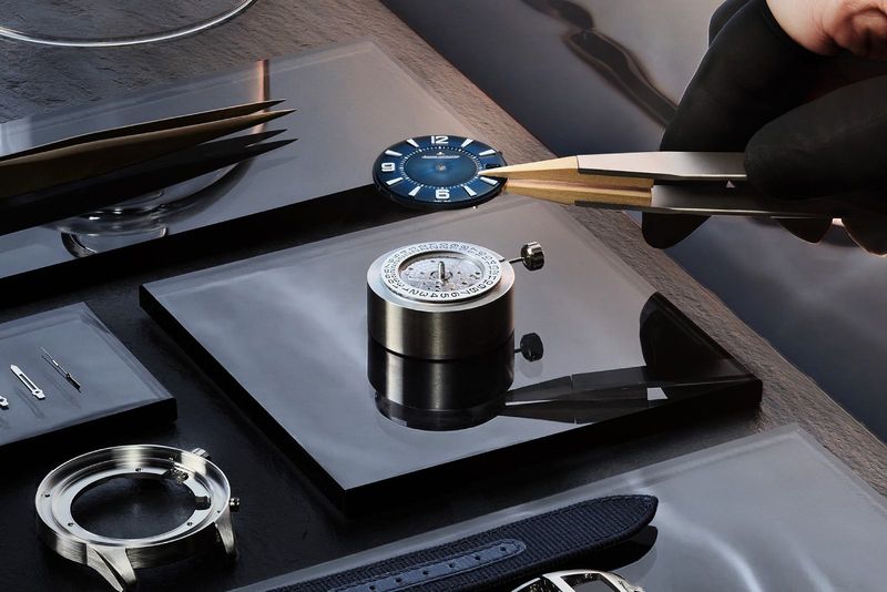 Jaeger-LeCoultre giới thiệu mẫu Polaris Date nhỏ gọn hơn với kích thước 40 mm