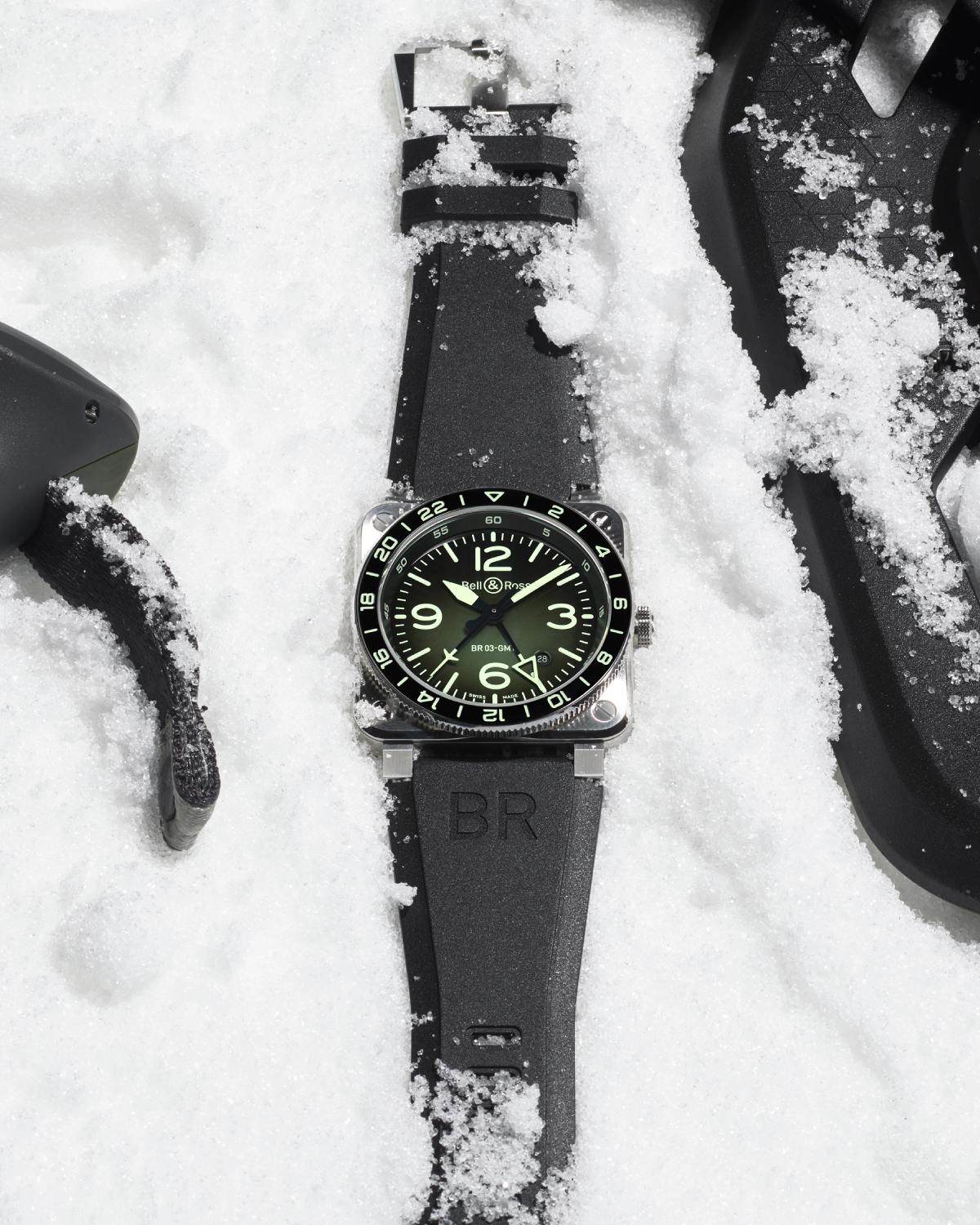 Bell & Ross BR-03 GMT Green Lum lấy cảm hứng từ Cực quang phương Bắc
